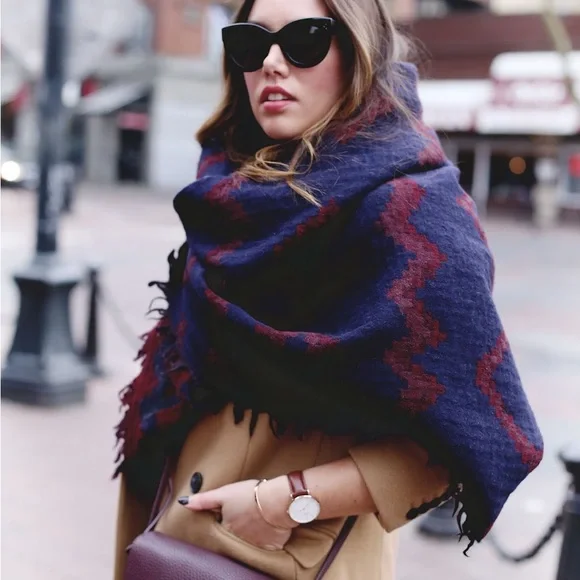 Aritzia Wilfred Blanket Scarf - Picture 14 of 16